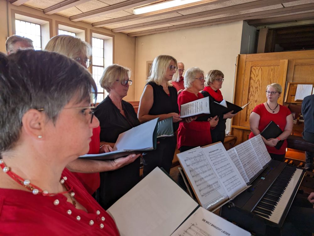 VoCapella voll konzentriert vor dem Auftritt